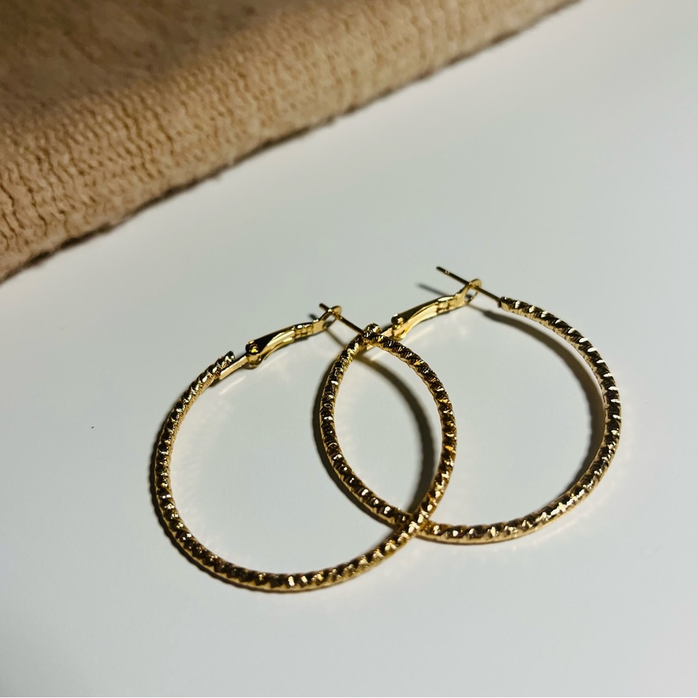 NEW GOLD ROUND HOOP EARRINGS